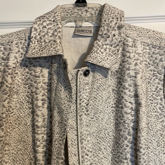 Chico’s women’s faux snakeskin trench coat jacket size small - Picture 2 of 10